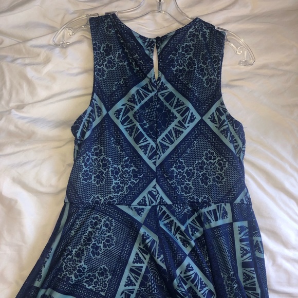 Blue lace mini dress - Picture 2 of 4